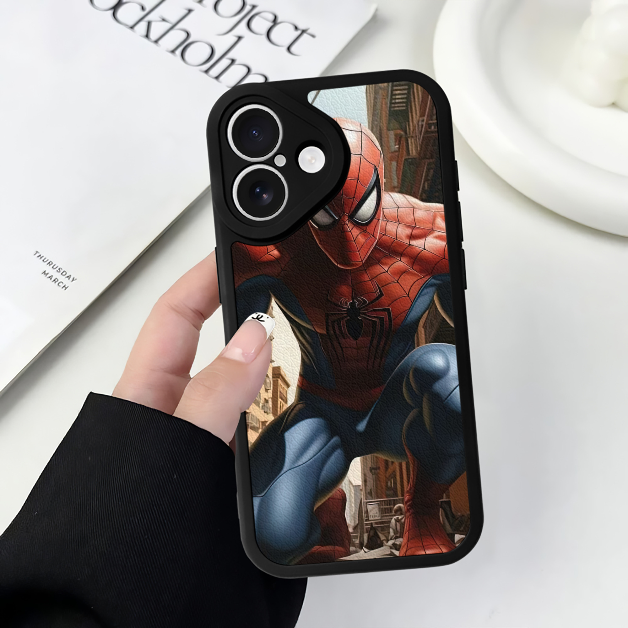 （画像用） Spider Man スパイダーマン 【iPhone 16シリーズ対応】シリコンスマホケース（レザー調） 材質：シリコン